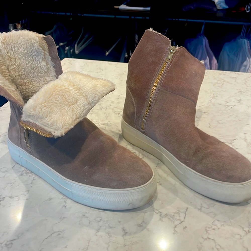 J slide tan fur boots size 8/ good condition!